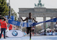 kenenisa bekele gana el maraton de berlin