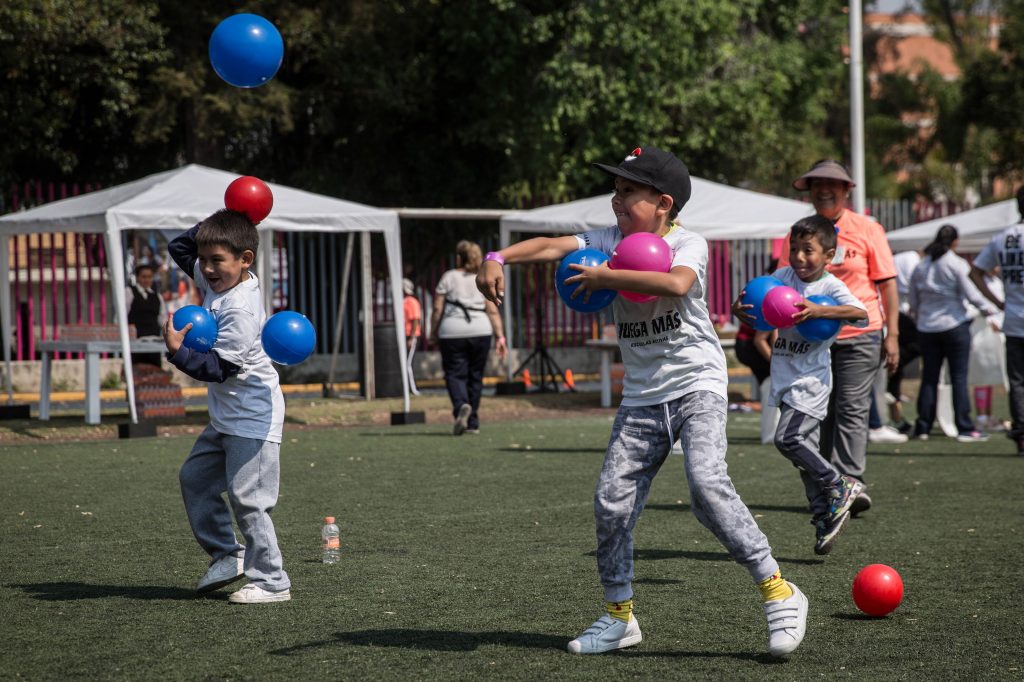 nike juega mas escuelas primarias